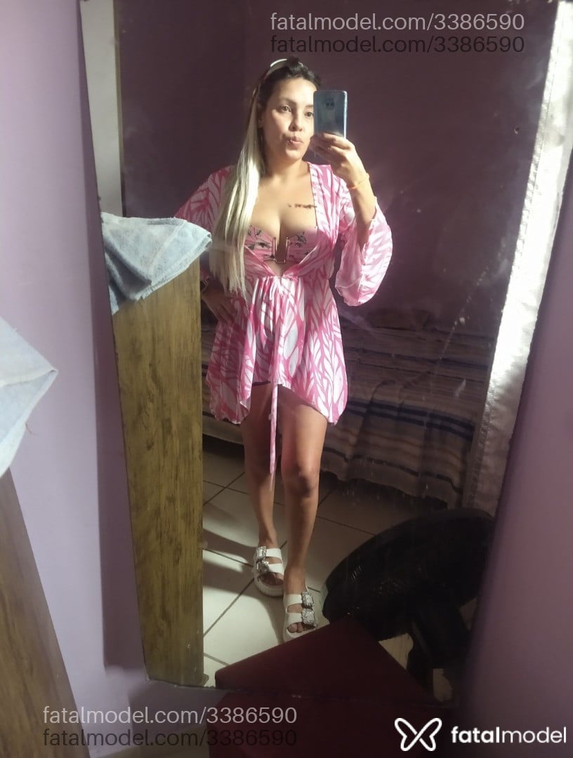 Acompanhante mulher loira (o) de olhos castanhos - Jéssica