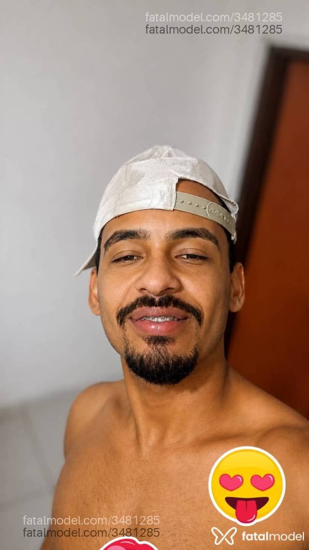 Acompanhante homem com cabelo castanho de olhos pretos - Guilherme