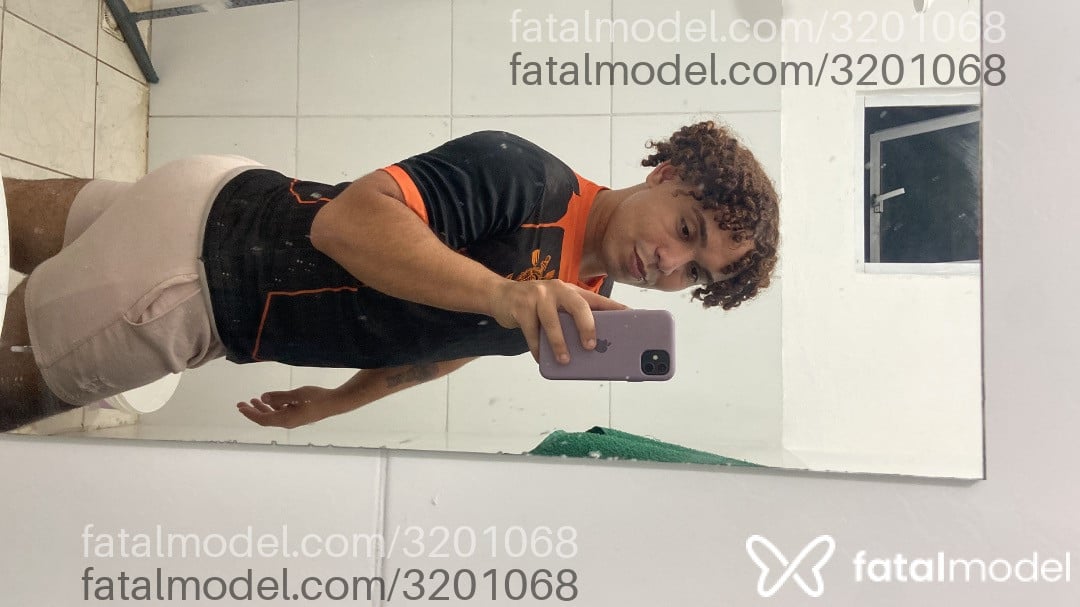 Acompanhante homem com cabelo castanho de olhos castanhos - Bernardo