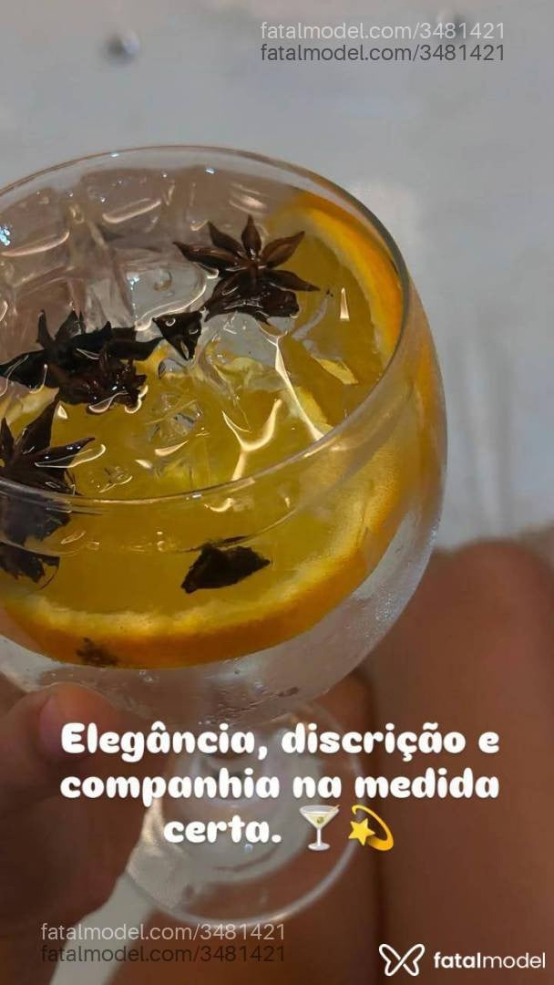 Acompanhante mulher com cabelo colorido de olhos castanhos - Franzinha