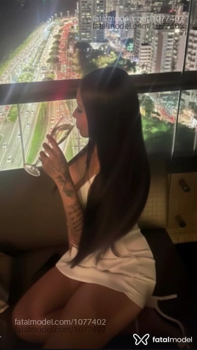Acompanhante mulher com cabelo castanho de olhos castanhos - Mariana costa