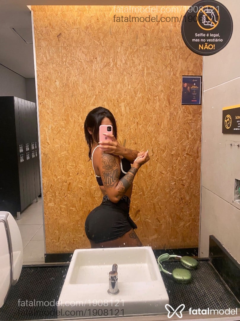 Acompanhante mulher trans com cabelo castanho de olhos castanhos - Patricía Veríssimo