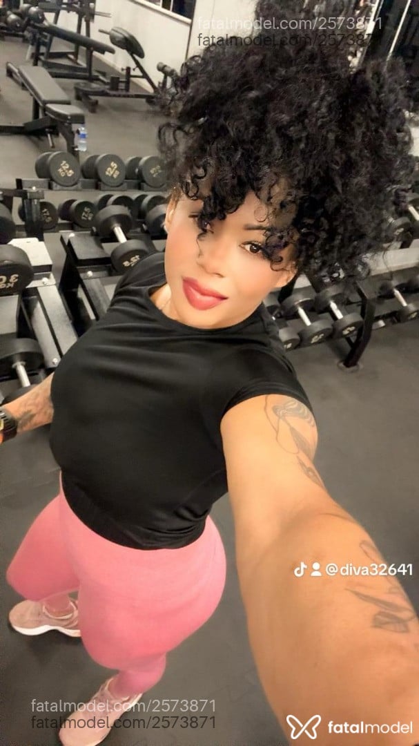 Acompanhante mulher morena (o) de olhos pretos - Cacau