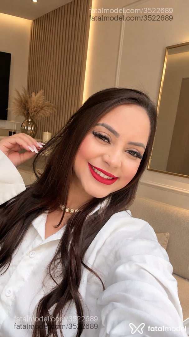 Acompanhante mulher morena (o) de olhos castanhos - Vivih