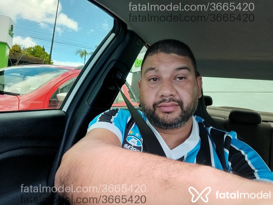 Acompanhante homem com cabelo castanho de olhos castanhos - Agrado