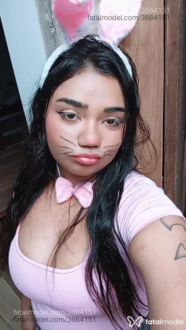 Acompanhante mulher morena (o) de olhos pretos - Violetta