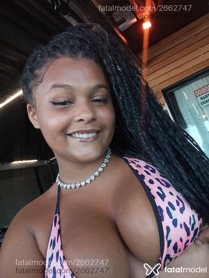 Acompanhante mulher morena (o) de olhos pretos - Julia