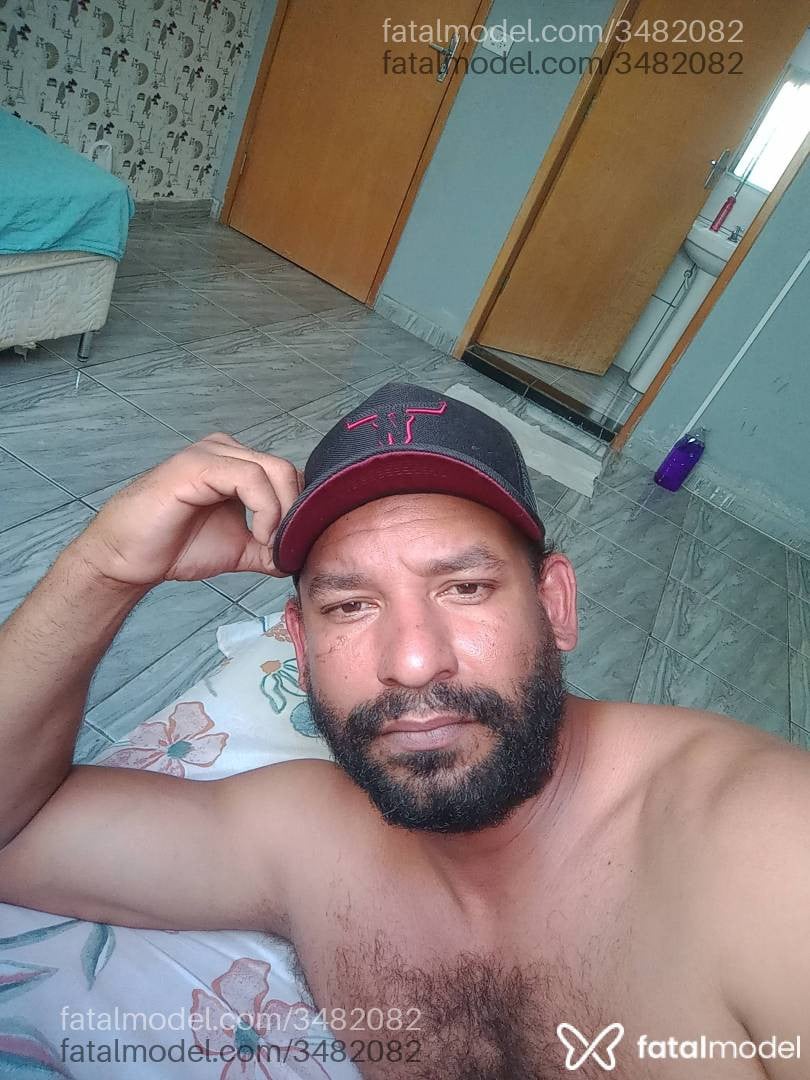 Acompanhante homem morena (o) de olhos castanhos - Locura