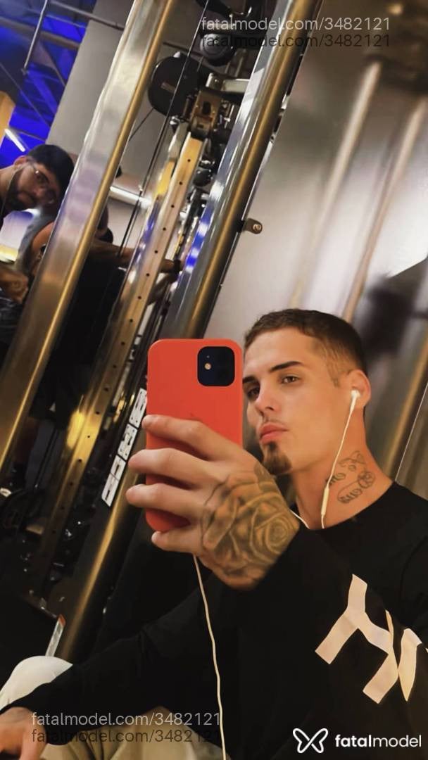 Acompanhante homem com cabelo castanho de olhos verdes - Raebe Jasco