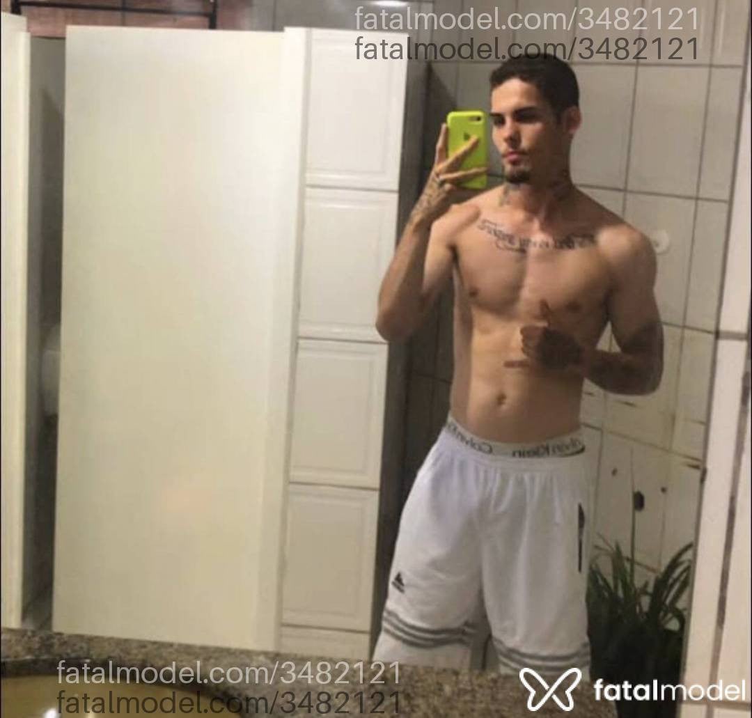 Acompanhante homem com cabelo castanho de olhos verdes - Raffael Jk