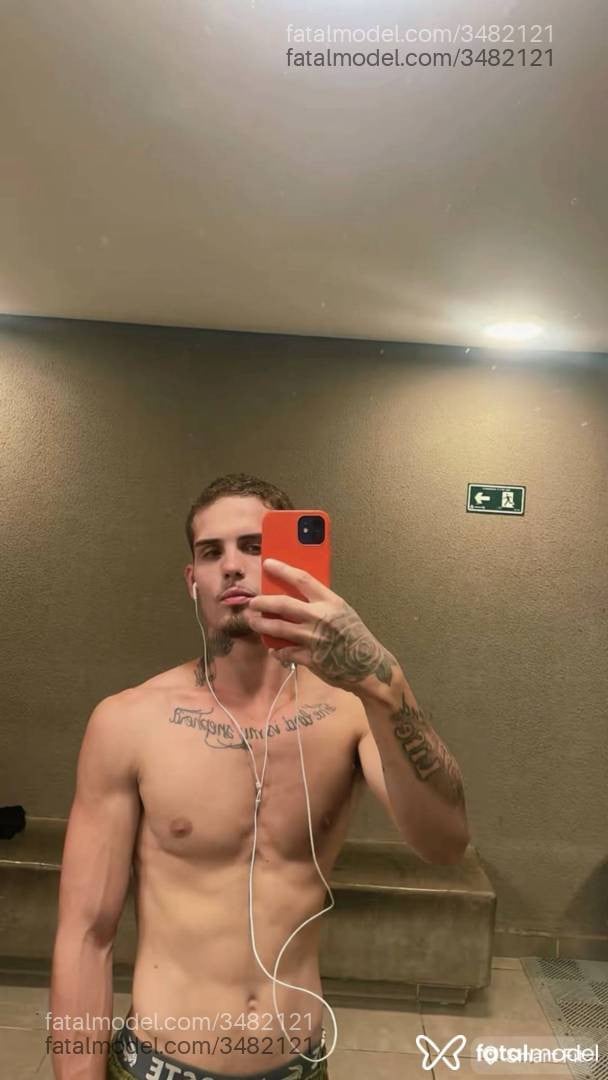 Acompanhante homem com cabelo castanho de olhos verdes - Raffael Jk