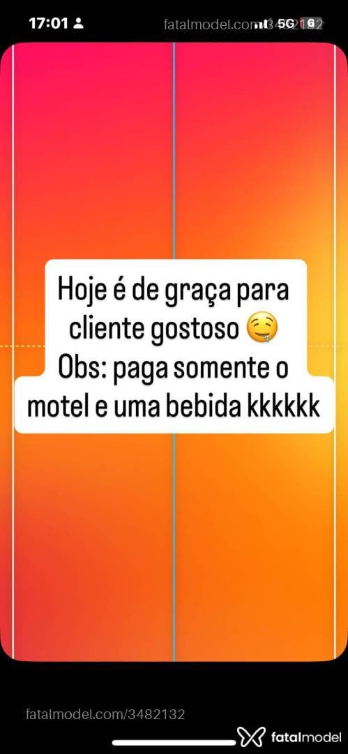 Acompanhante mulher loira (o) de olhos castanhos - Melissa