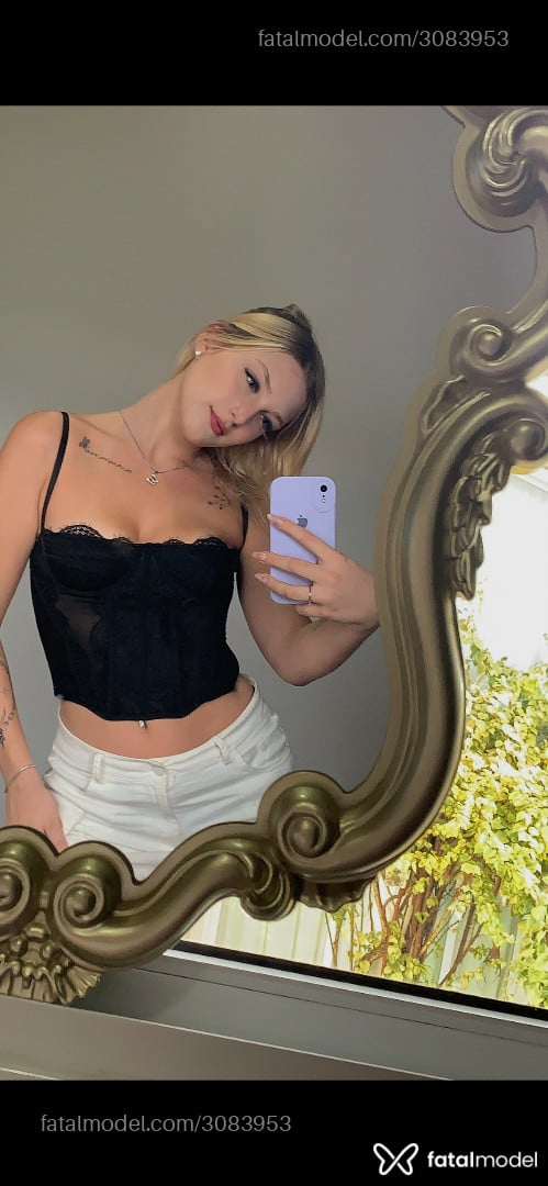 Acompanhante mulher loira (o) de olhos azuis - Bia Oliveira