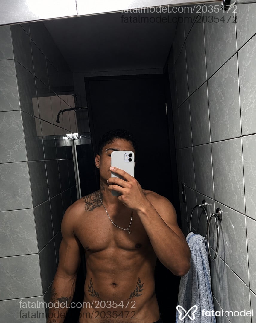 Acompanhante homem morena (o) de olhos castanhos - Alex