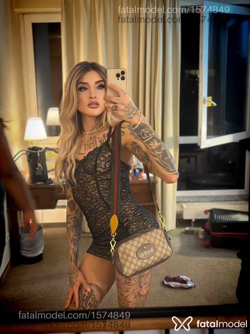 Acompanhante mulher trans loira (o) de olhos verdes - Isabella Souza