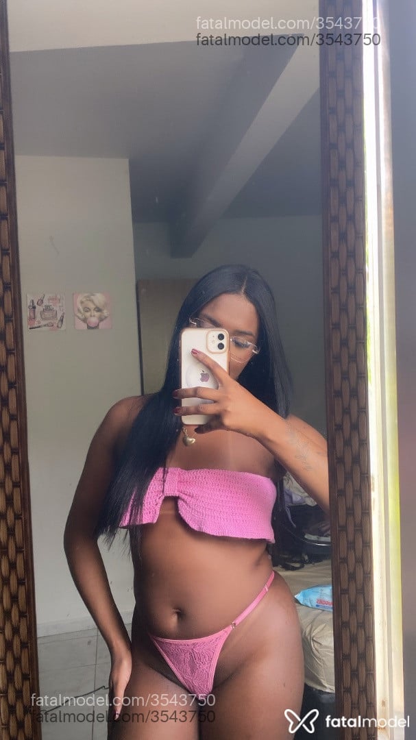 Acompanhante mulher morena (o) de olhos pretos - Livia
