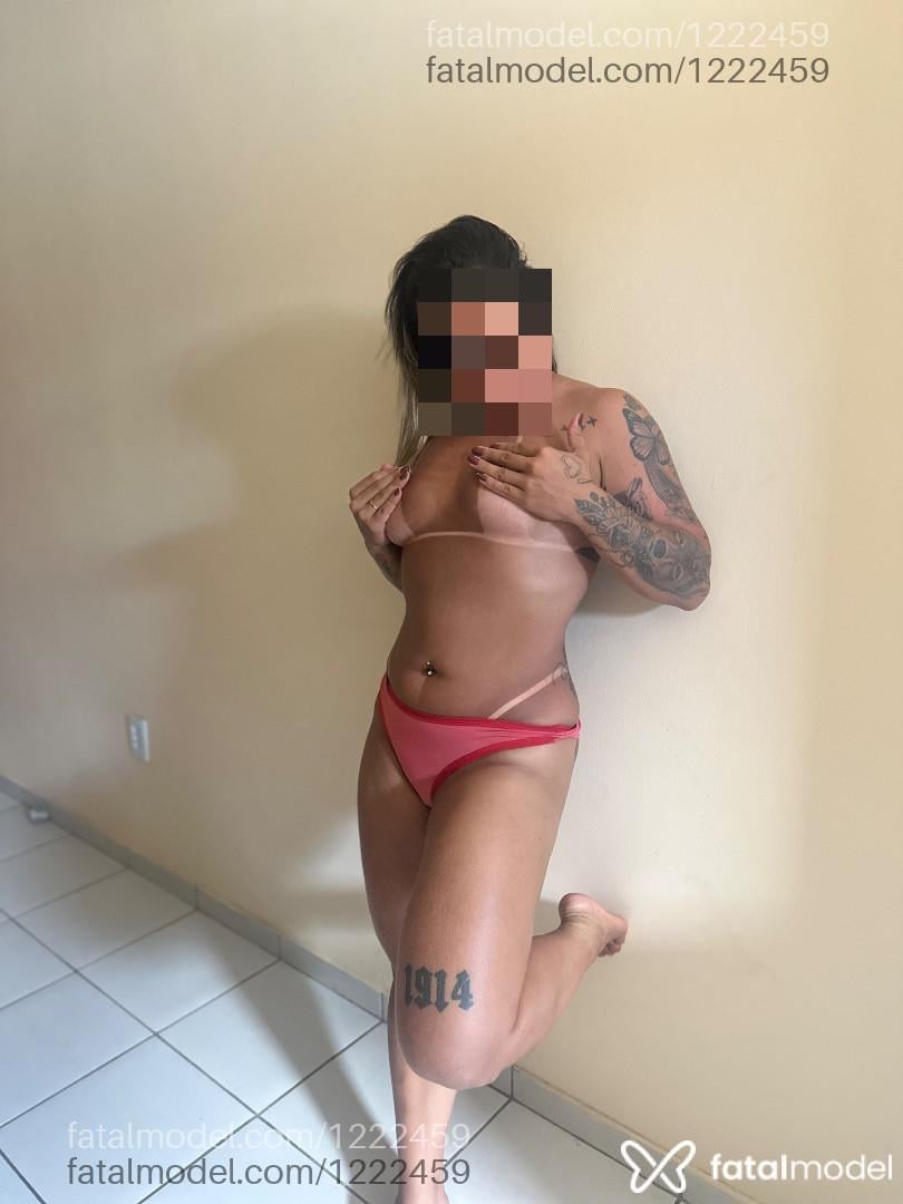 Acompanhante mulher loira (o) de olhos castanhos - Manu
