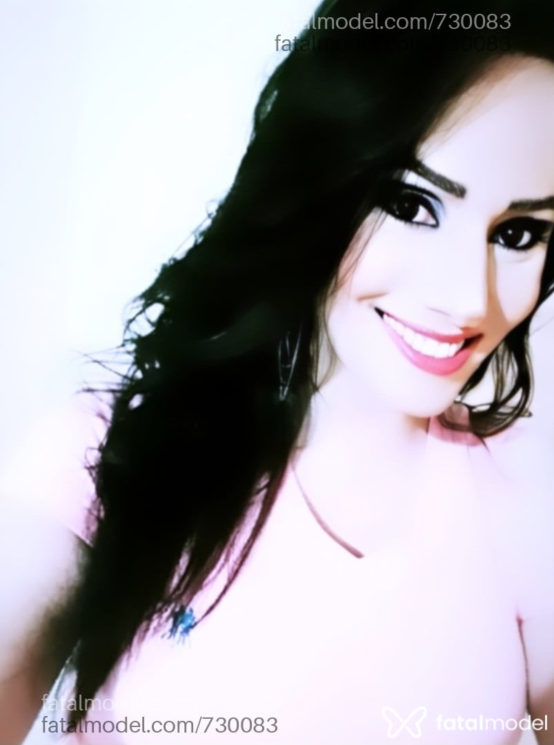 Acompanhante mulher trans morena (o) de olhos castanhos - Megan