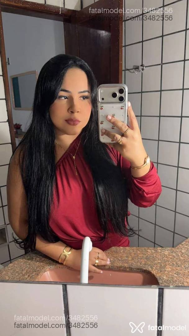 Acompanhante mulher morena (o) de olhos pretos - Clara