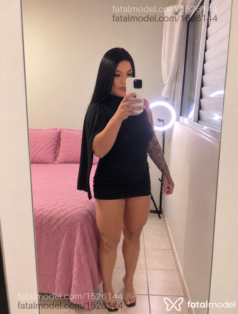 Acompanhante mulher morena (o) de olhos pretos - Glenda Martins