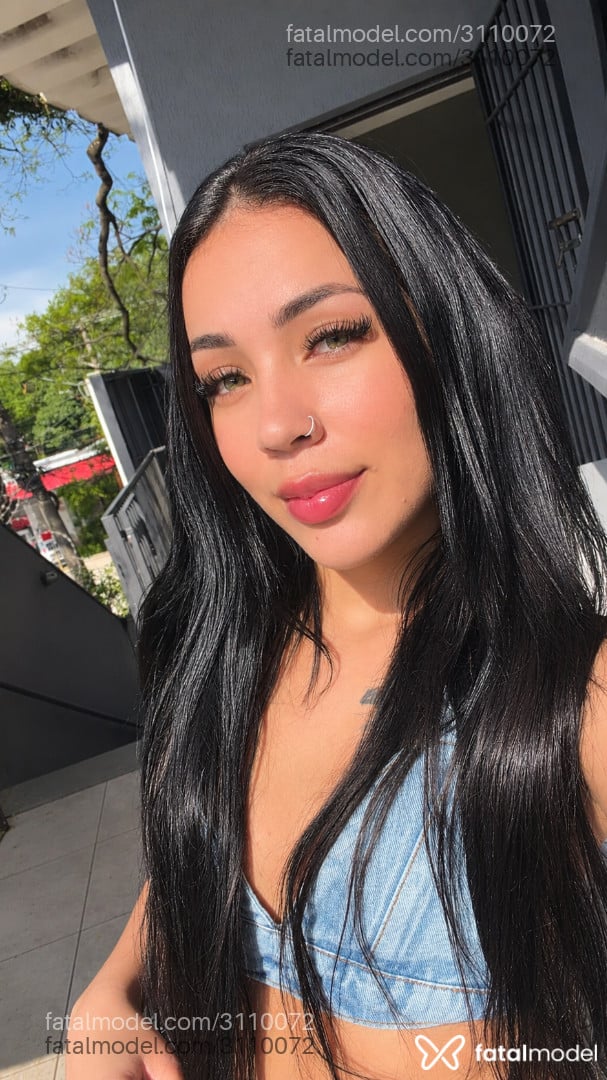 Acompanhante mulher morena (o) de olhos verdes - Iris Silva