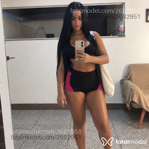 Acompanhante mulher morena (o) de olhos castanhos - Milena