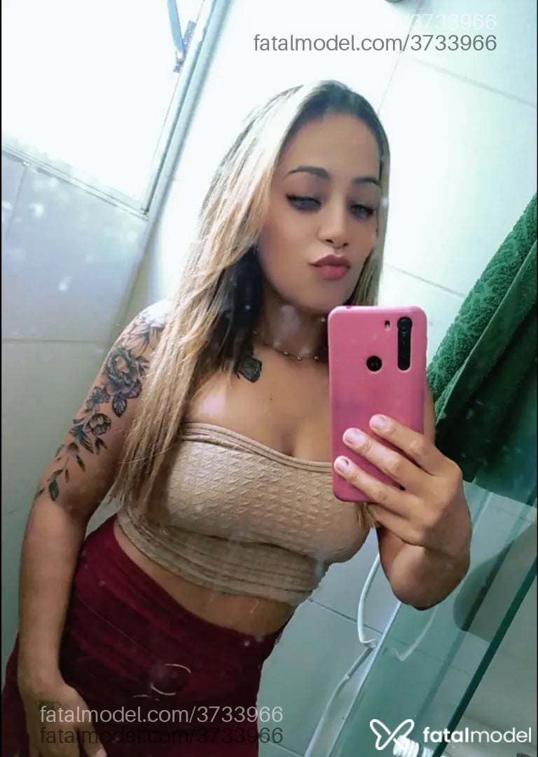 Acompanhante mulher loira (o) de olhos castanhos - Yara Mello