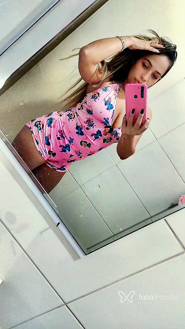 Acompanhante mulher loira (o) de olhos castanhos - Yara Mello