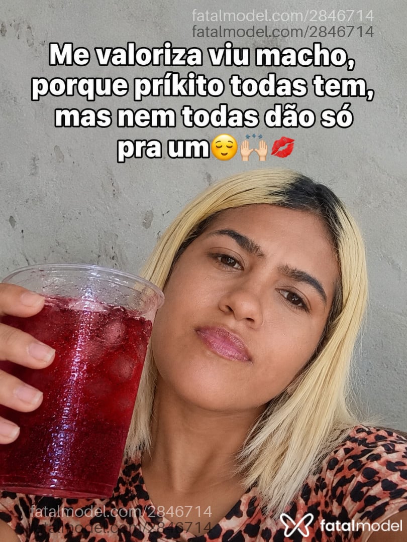 Acompanhante mulher loira (o) de olhos castanhos - Rayyy