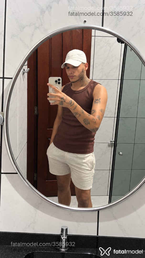 Acompanhante homem morena (o) de olhos pretos - Theo