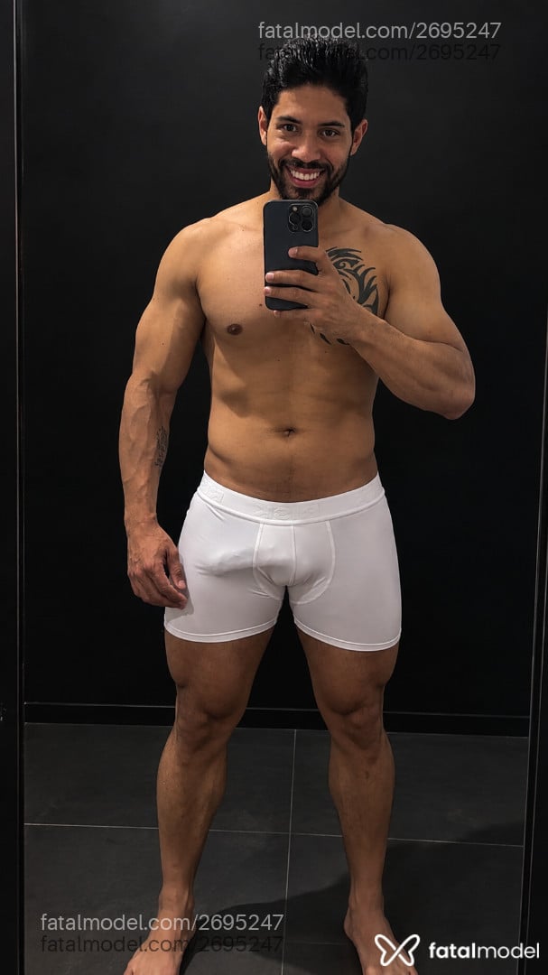 Acompanhante homem morena (o) de olhos pretos - Embaixador