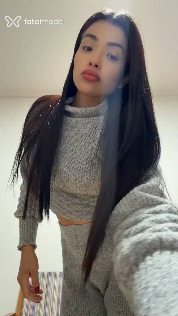 Acompanhante mulher morena (o) de olhos pretos - Japonesa