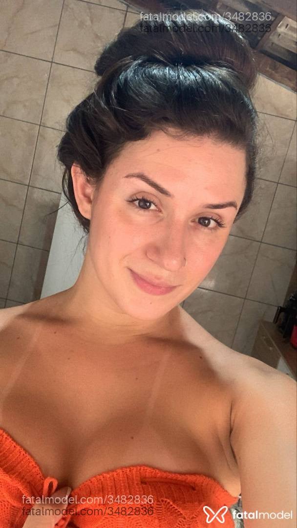 Acompanhante mulher trans com cabelo castanho de olhos castanhos - Samara Vilela