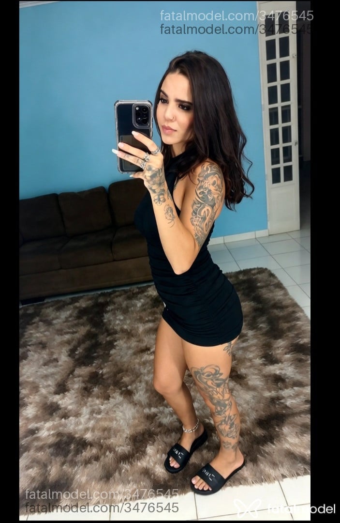 Acompanhante mulher com cabelo castanho de olhos pretos - Carla