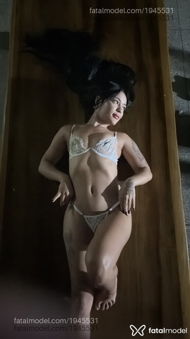 Acompanhante mulher morena (o) de olhos mel - Vanessa