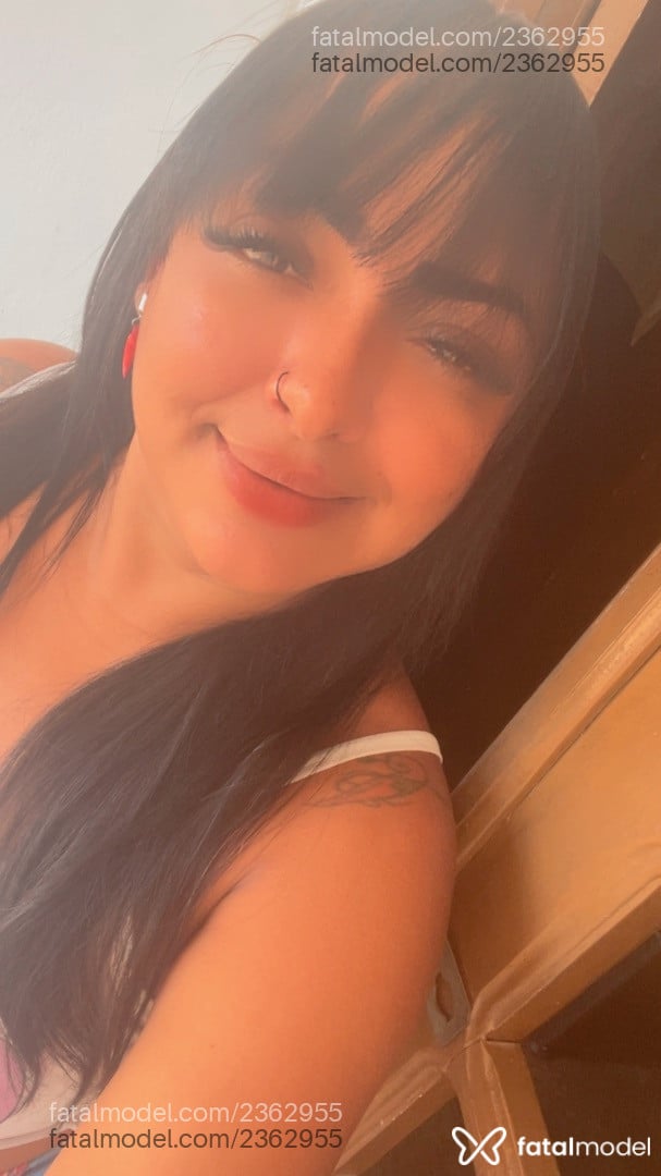 Acompanhante mulher morena (o) de olhos pretos - Pimentah