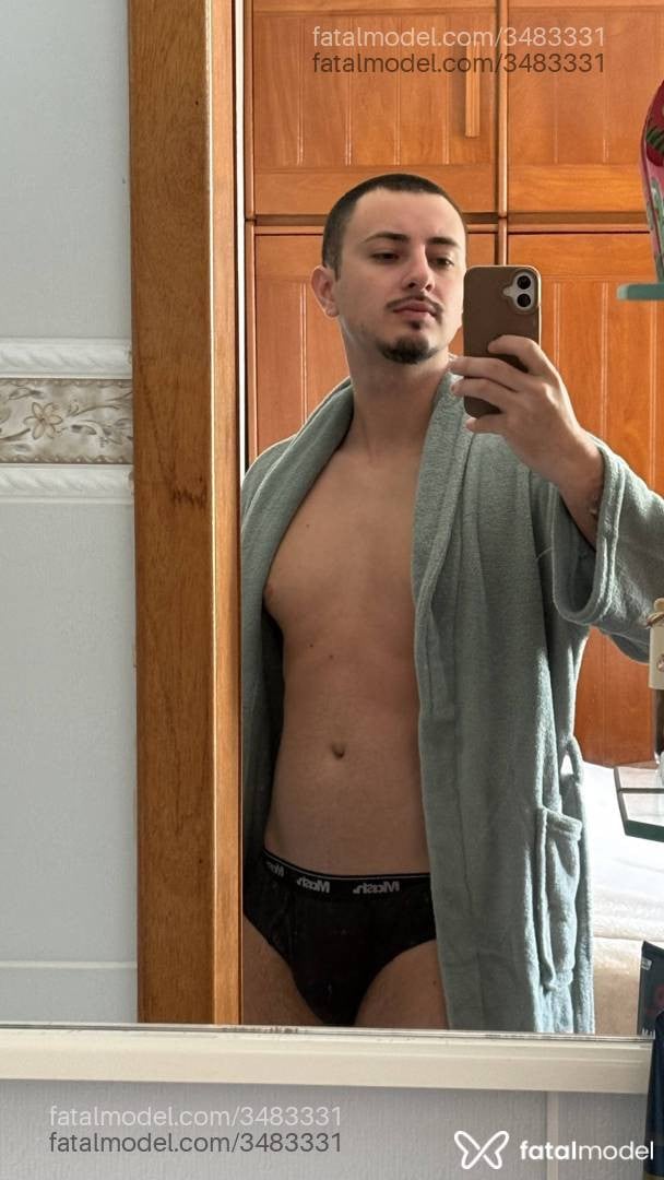 Acompanhante homem com cabelo castanho de olhos verdes - Nicinho