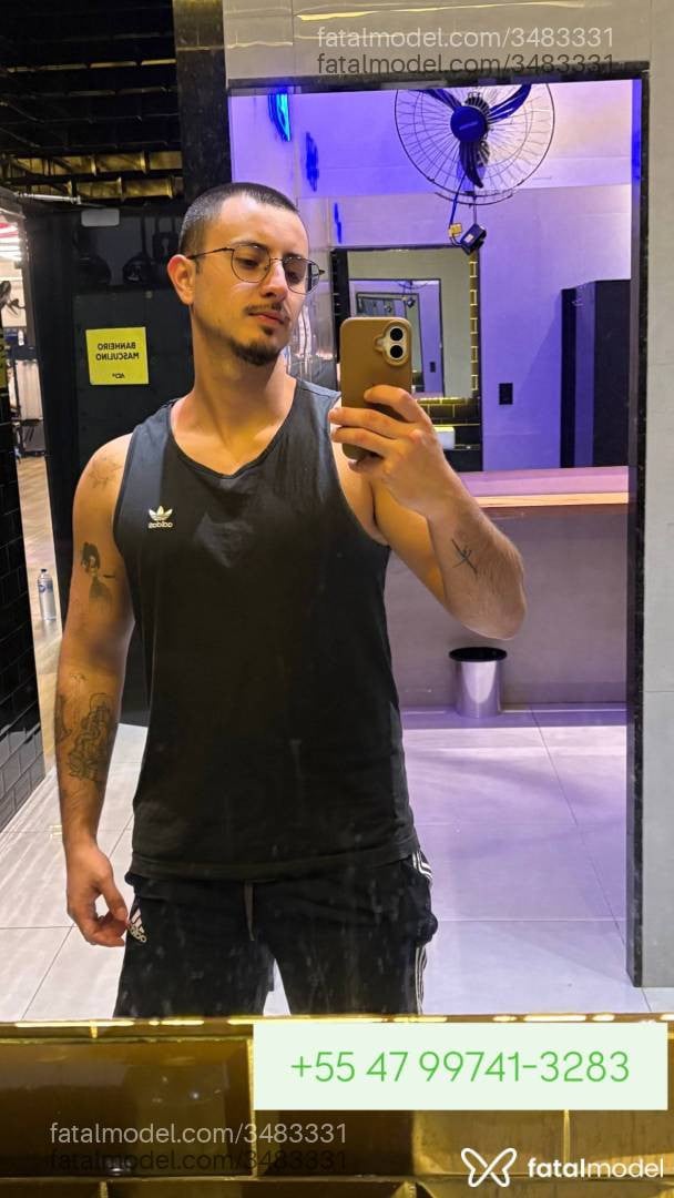 Acompanhante homem com cabelo castanho de olhos verdes - Nicinho