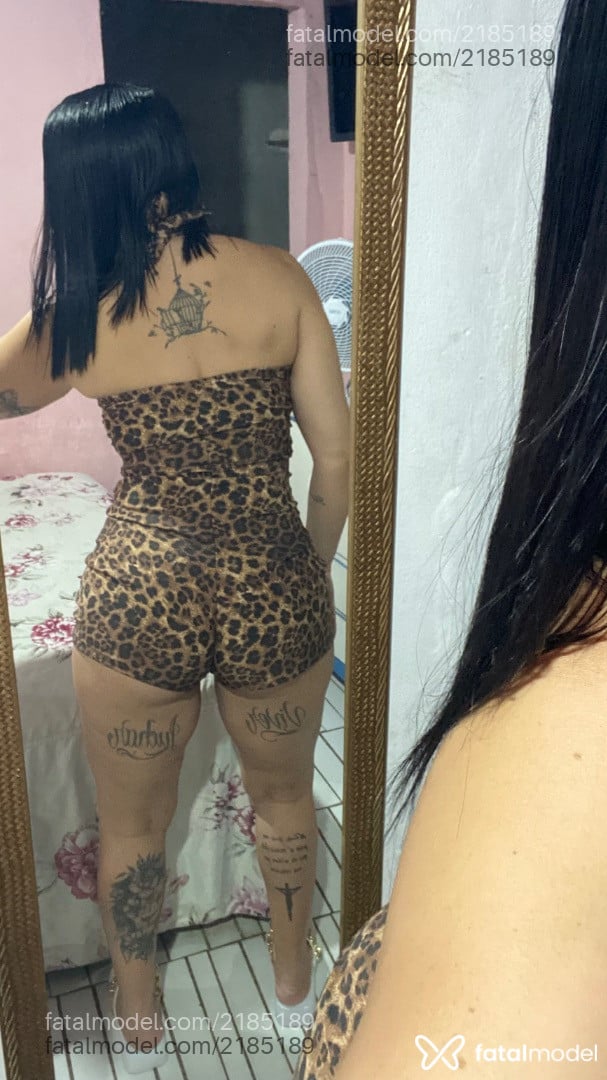 Acompanhante mulher com cabelo colorido de olhos castanhos - Ah Cabulozinha