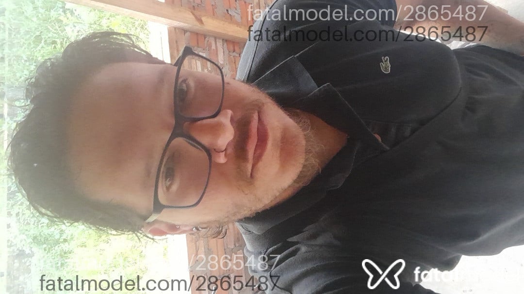 Acompanhante homem com cabelo castanho de olhos castanhos - Yeiser