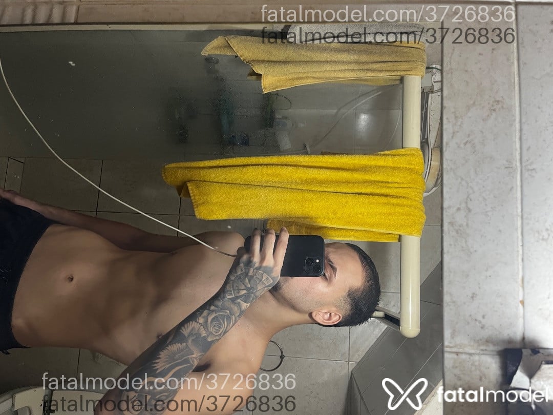 Acompanhante homem loira (o) de olhos castanhos - Reus Carvalho