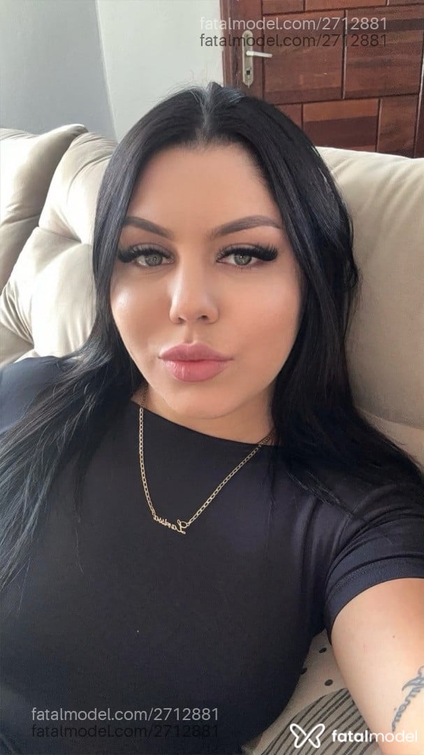 Acompanhante mulher morena (o) de olhos azuis - Letícia