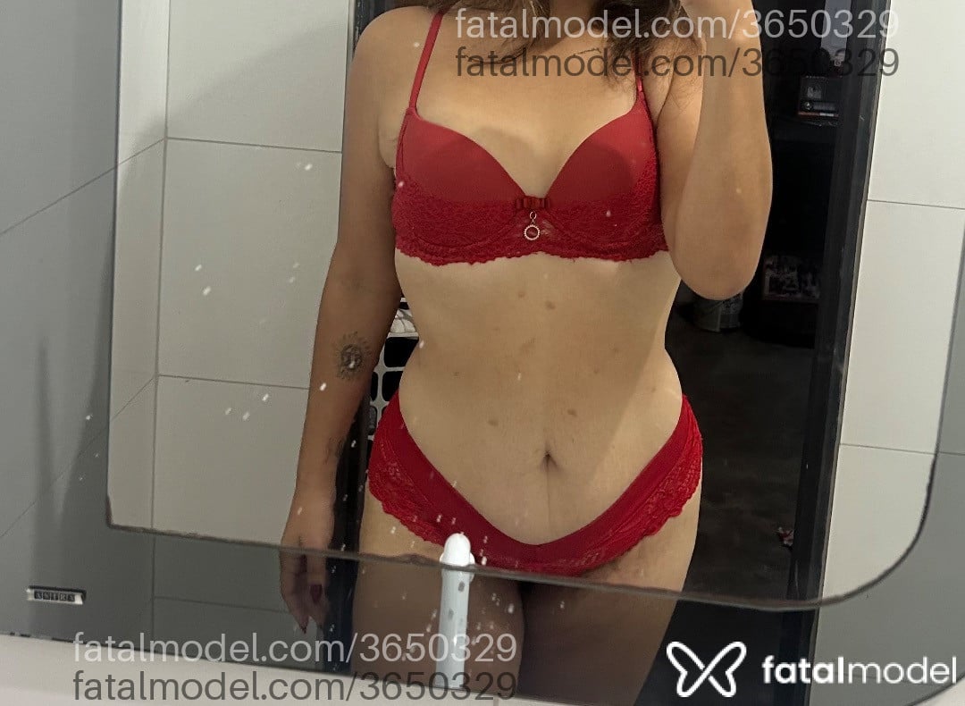 Acompanhante mulher com cabelo castanho de olhos castanhos - Melissa