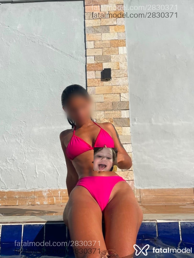Acompanhante mulher morena (o) de olhos pretos - Dora Ray