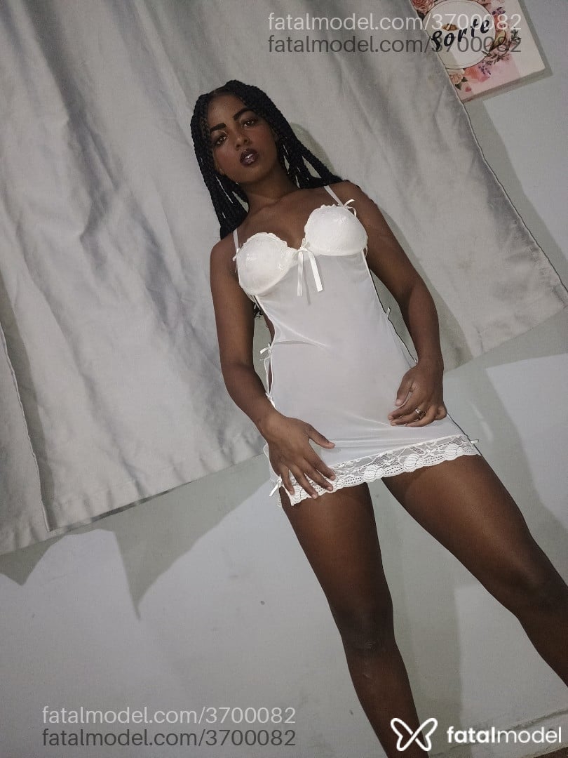 Acompanhante mulher com cabelo castanho de olhos mel - Bruna