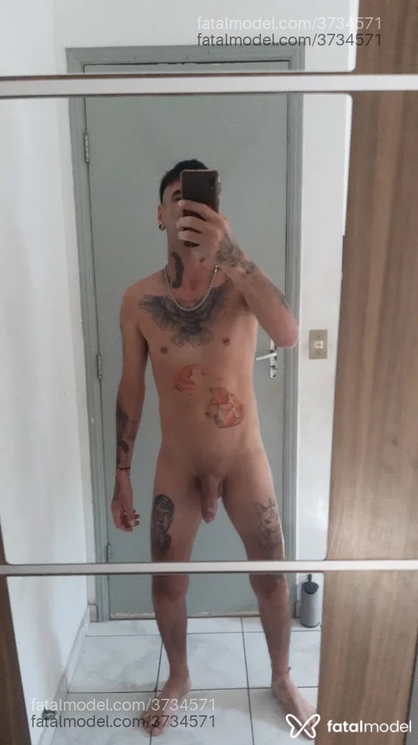 Acompanhante homem com cabelo castanho de olhos pretos - Dan