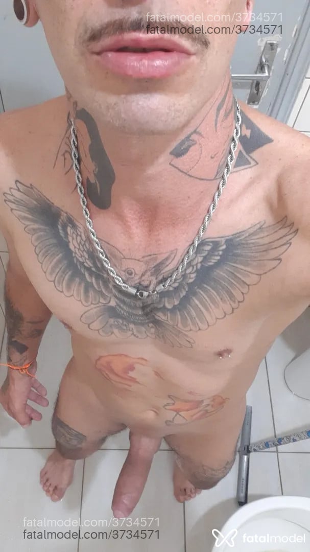 Acompanhante homem com cabelo castanho de olhos pretos - Dan