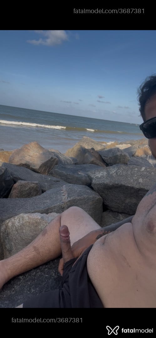 Acompanhante homem com cabelo castanho de olhos castanhos - Lucas Neto