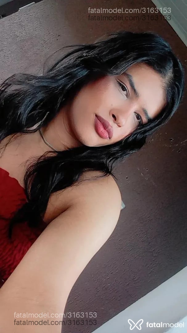 Acompanhante mulher trans morena (o) de olhos pretos - Marcela