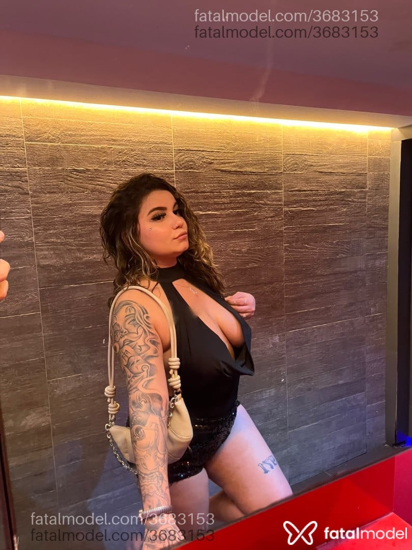 Acompanhante mulher com cabelo castanho de olhos pretos - Amanda Brentano